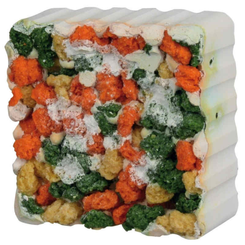 Trixie (Тріксі) Gnawing Stone with Algae and Croquettes - Мінерал для кроликів і дрібних гризунів з овочевими крокетами і морськими водоростями (180 г) в E-ZOO